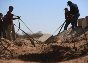 Fiscalía de Chihuahua lleva a cabo la inhumación de 56 cuerpos en absoluto reclamados