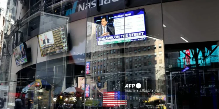 Turbulencia tras guerra comercial tiene en rojos al Wall Street