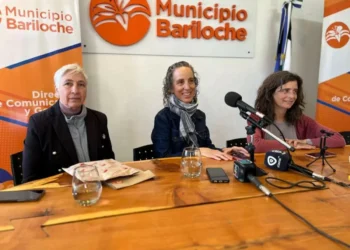 Lara Withley llegó de Aspen para escoltar su arte y su perspectiva sobre la reutilización creativa de materiales