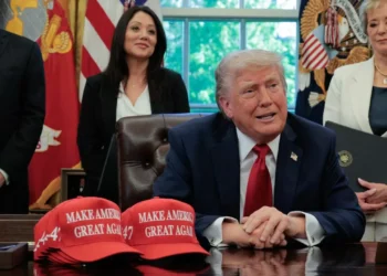 Ahora, Donald Trump ordena extracción de minerales submarina