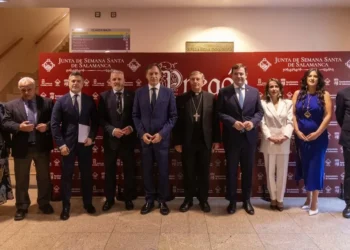 Mañueco ensalza la Semana Santa: “Expresión de piedad y arte”