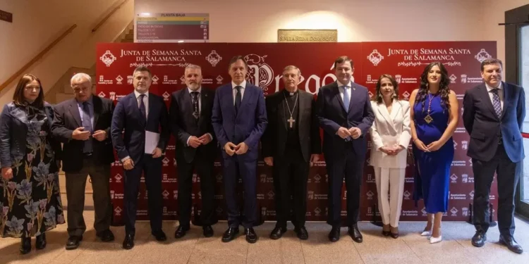 Mañueco ensalza la Semana Santa: “Expresión de piedad y arte”