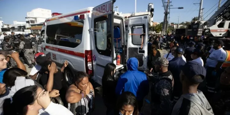 Al menos 44 muertos al colapsar una discoteca en Santo Domingo