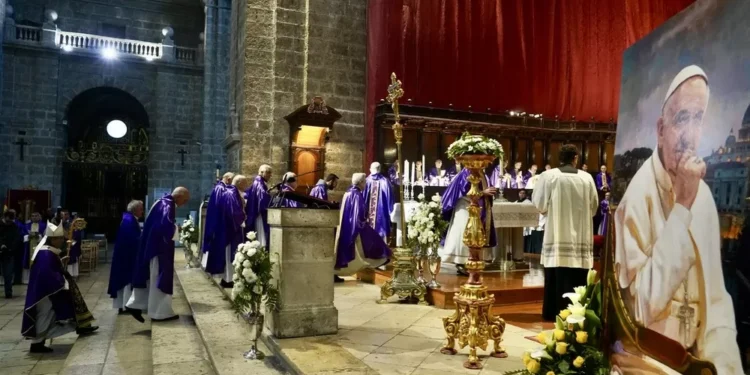 Valladolid despide a Francisco con una misa en la Catedral