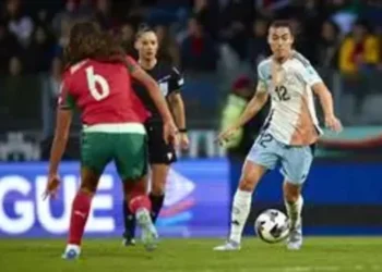 España se impone con autoridad en su visita a Portugal