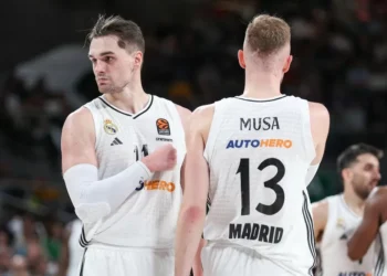 El Real Madrid gana con suspense antes del asalto a El Pireo