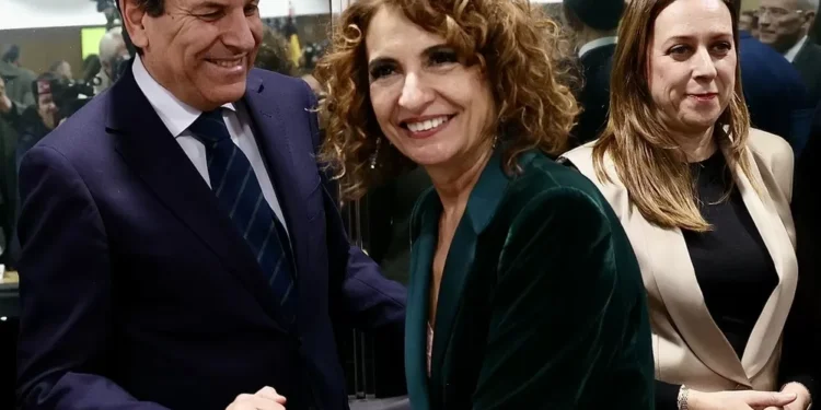 CyL, sin fecha para la reunión con Montero sobre la deuda