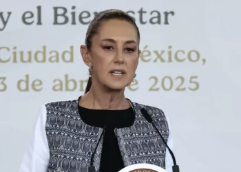 Sheinbaum lanza 18 programas y acciones ante aranceles de Trump; busca unir fabricación de autos