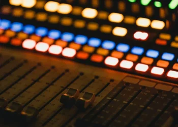 “La Música: Poderosa Expresión y Conexión en el Mundo”