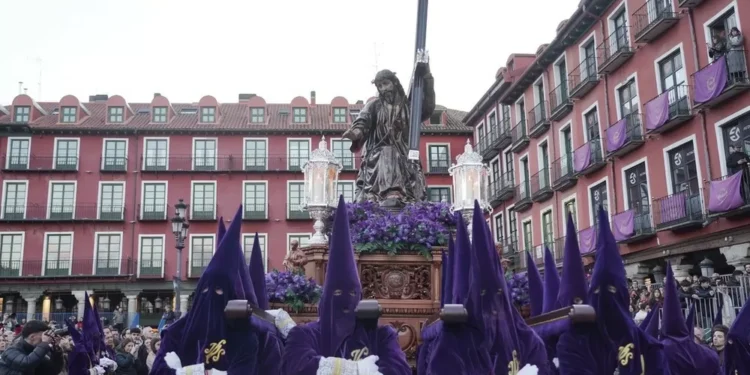 El Nazareno y el Cristo de la Agonía recorren 14 estaciones