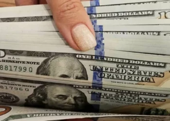 El dólar minorista cerró a $1230 en el bajío Nación y a $1285 en el mercado “blue”