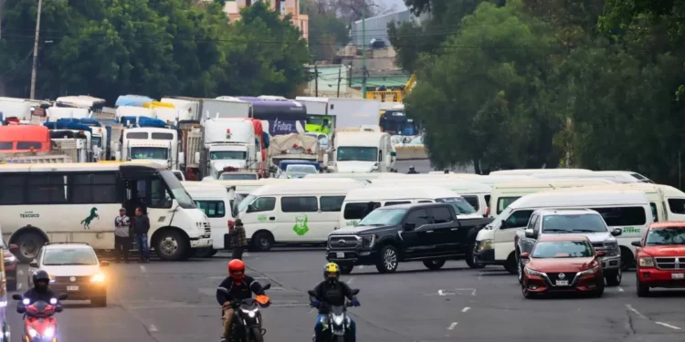 Megamarcha de transportistas recorrerá Edomex y CDMX