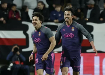 El Espanyol golea al Rayo Vallecano por la permanencia