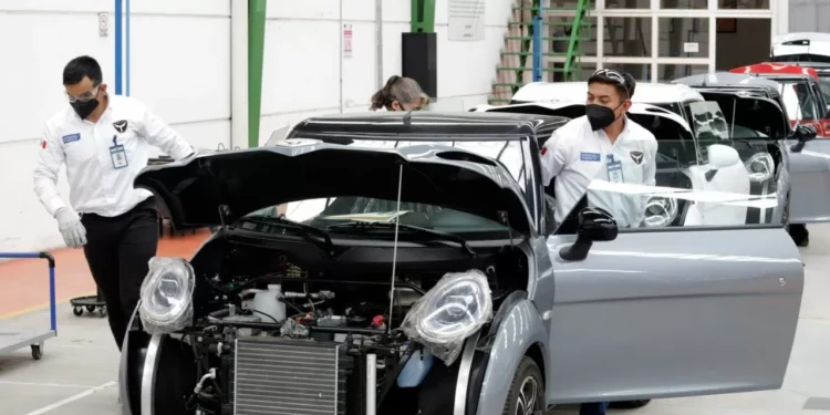 Va Sheinbaum por fortalecimiento de la industria automotriz