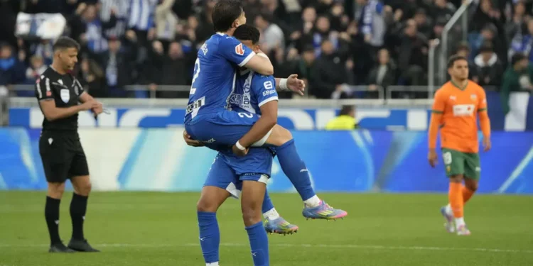 Un penalti acerca al Alavés a la salvación