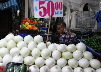 Inflación ‘golpea’ al bolsillo y se ubica en 4.22%