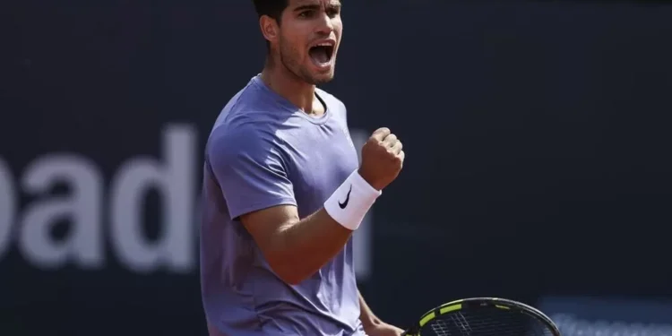 Un gigante Alcaraz se mete en octavos en Roma