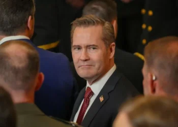 Trump aparta del Gobierno a su asesor Mike Waltz