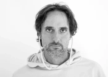 “Teatro comercial”, de Lisandro Rodríguez: la dirección escénica como acto fundamental