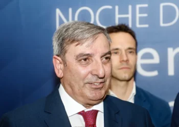 Merino avisa del enfado de la Junta por el recorte de paradas