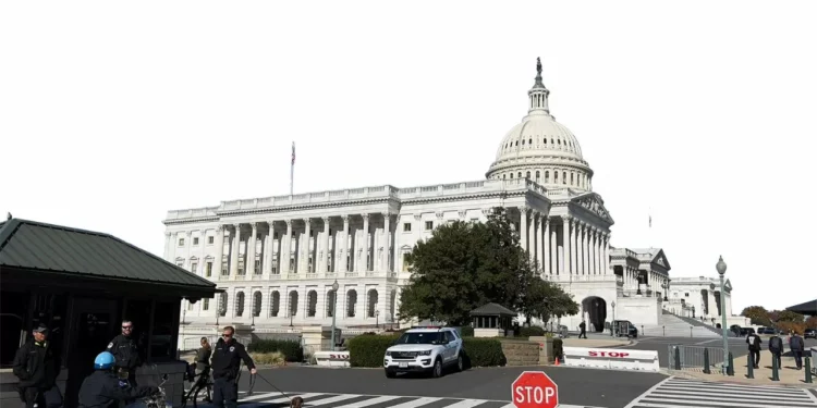 Avanza impuesto de 3.5% a remesas de lo migrantes