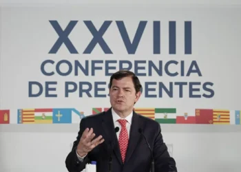 Mañueco lamenta la «ocasión perdida» en la cumbre autonómica