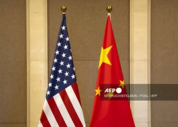 Dialogan comitivas de EU y China para frenar tensión