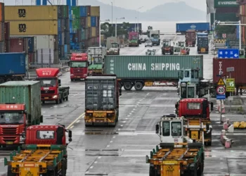 Importaciones en EU caen 16% por políticas de Trump