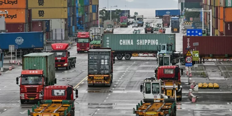 Importaciones en EU caen 16% por políticas de Trump