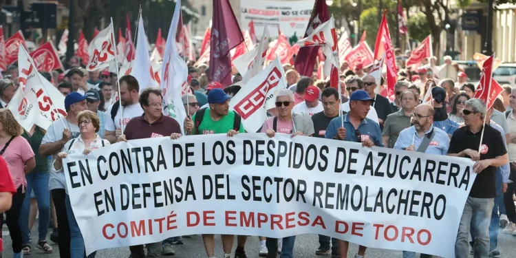 2.000 personas rechazan en León el cierre de Azucarera