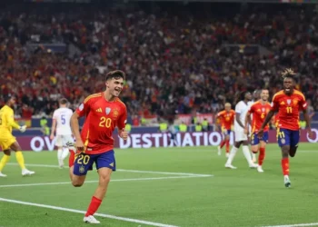 España luce pegada en sus vaivenes ante Francia