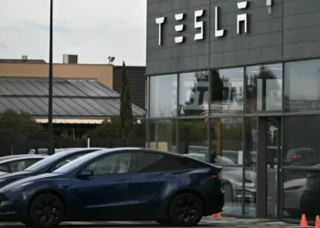 Disparan las acciones de Tesla, tras lanzamiento de robotaxis