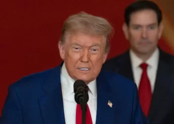 Trump sugiere que respalda un “cambio de régimen” en Irán