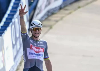 Mathieu van der Poel se apunta la ‘volata’ de la etapa 2