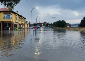 Una intensa tormenta inunda calles y viviendas en Medina