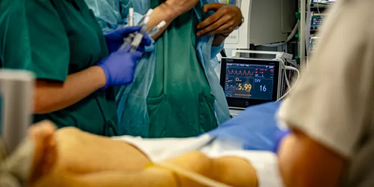 Sanidad retiene a 223 residentes con su plan de fidelización