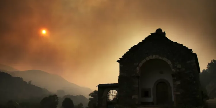 Solo el incendio de Fasgar tiene llama y ya no hay desalojados