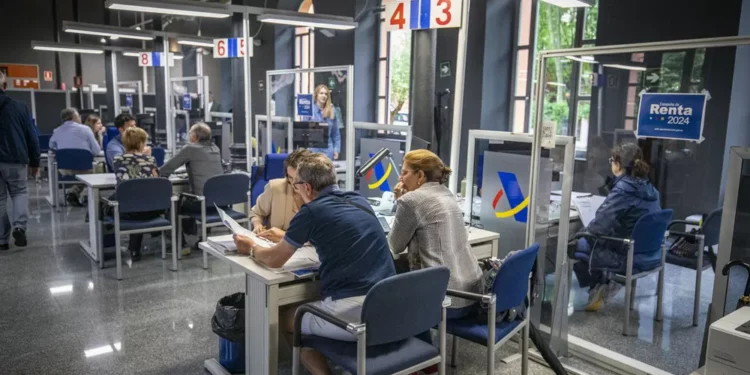 Hacienda ingresa 50 millones más al mes en CyL que en 2024