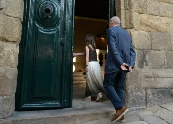 Los Franco abren entre polémica la Casa Cornide