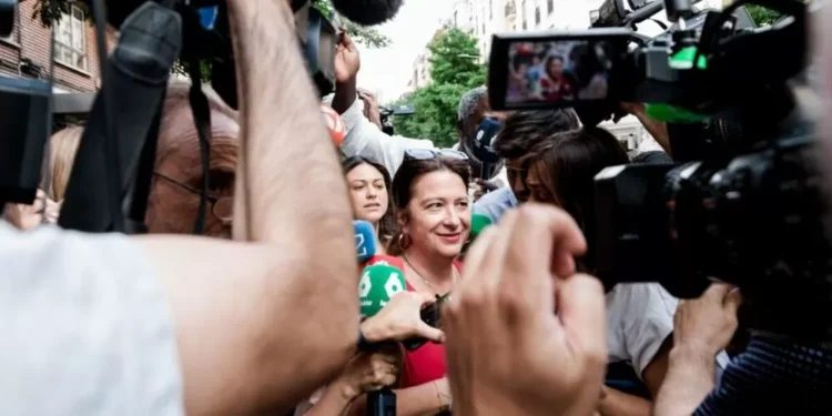 La Fiscalía de Madrid pide averiguar a Leire Díez por soborno