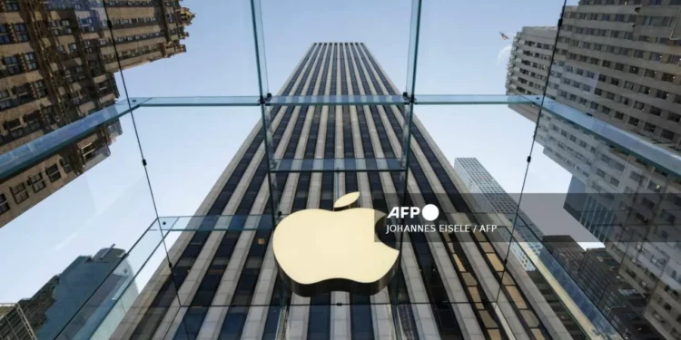 Apple logra impulsar ventas en trimestre gracias al iPhone