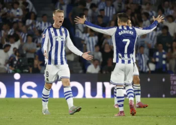 El Espanyol se duerme y la Real rescata un punto en Anoeta