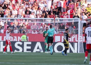 El Rayo aprovecha los regalos de Gazzaniga en Montilivi