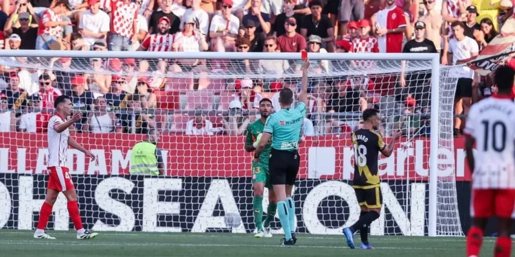 El Rayo aprovecha los regalos de Gazzaniga en Montilivi