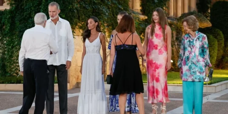 Leonor y Sofía debutan en la recepción de Marivent