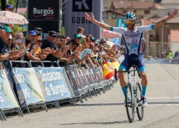 Damiano Caruso vence en solitario