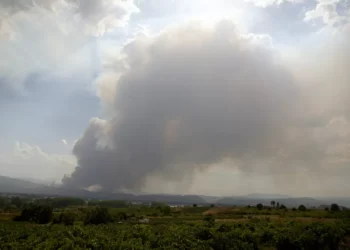 Nuevos incendios y varios pueblos evacuados en León y Zamora