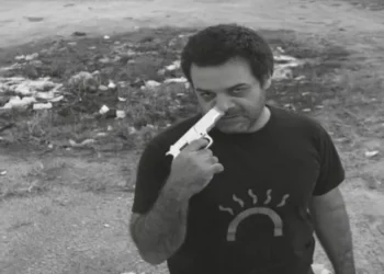 “Todo jamás es suficiente”: Alberto Fuguet y la vida desbordada de Gustavo Escanlar