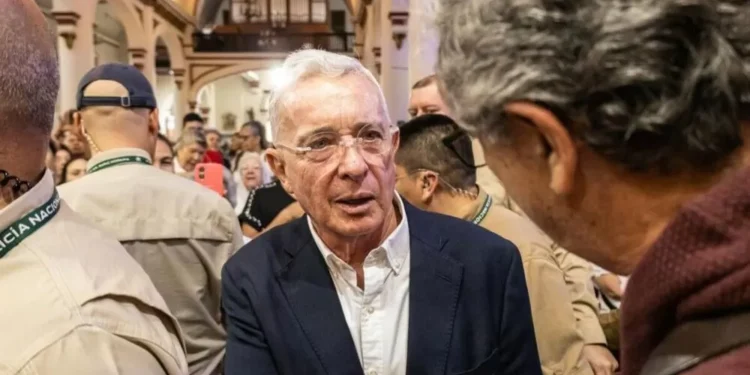 La Justicia ordena la libertad inmediata del expresidente Uribe