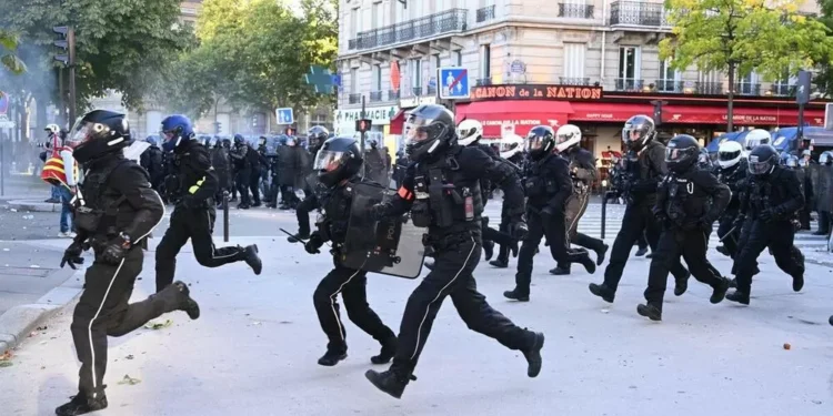 Más de 300 detenidos en la jornada de huelga en Francia